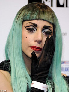 Леди Гага расплакалась на пресс конференции в Токио