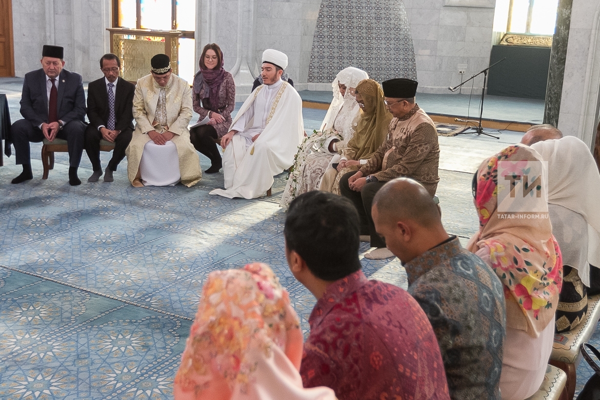 Индонезийская пара провела Никах в мечети Кул-Шариф