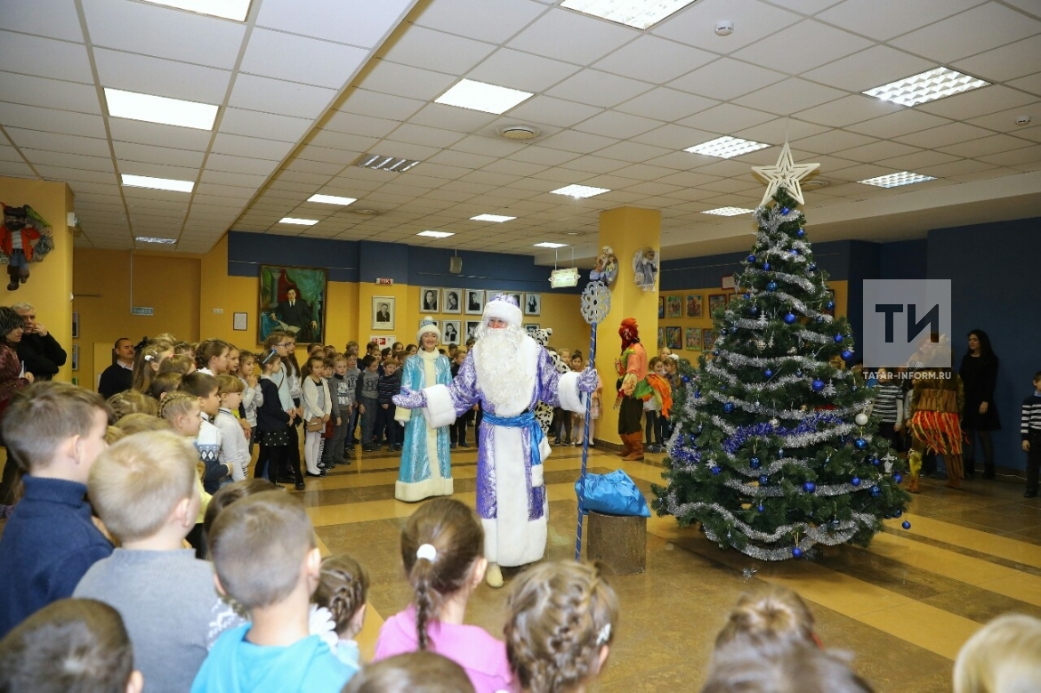 Новогоднее представление Татарского театра юного зрителя . Бал Снежной Королевы. 