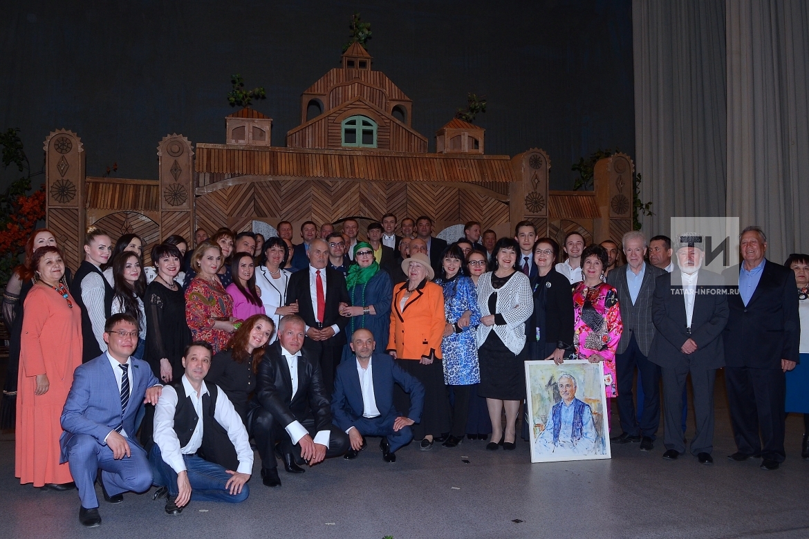 На сцене театра имени Галиаскара Камала состоялся юбилейный вечер Наиля Дунаева