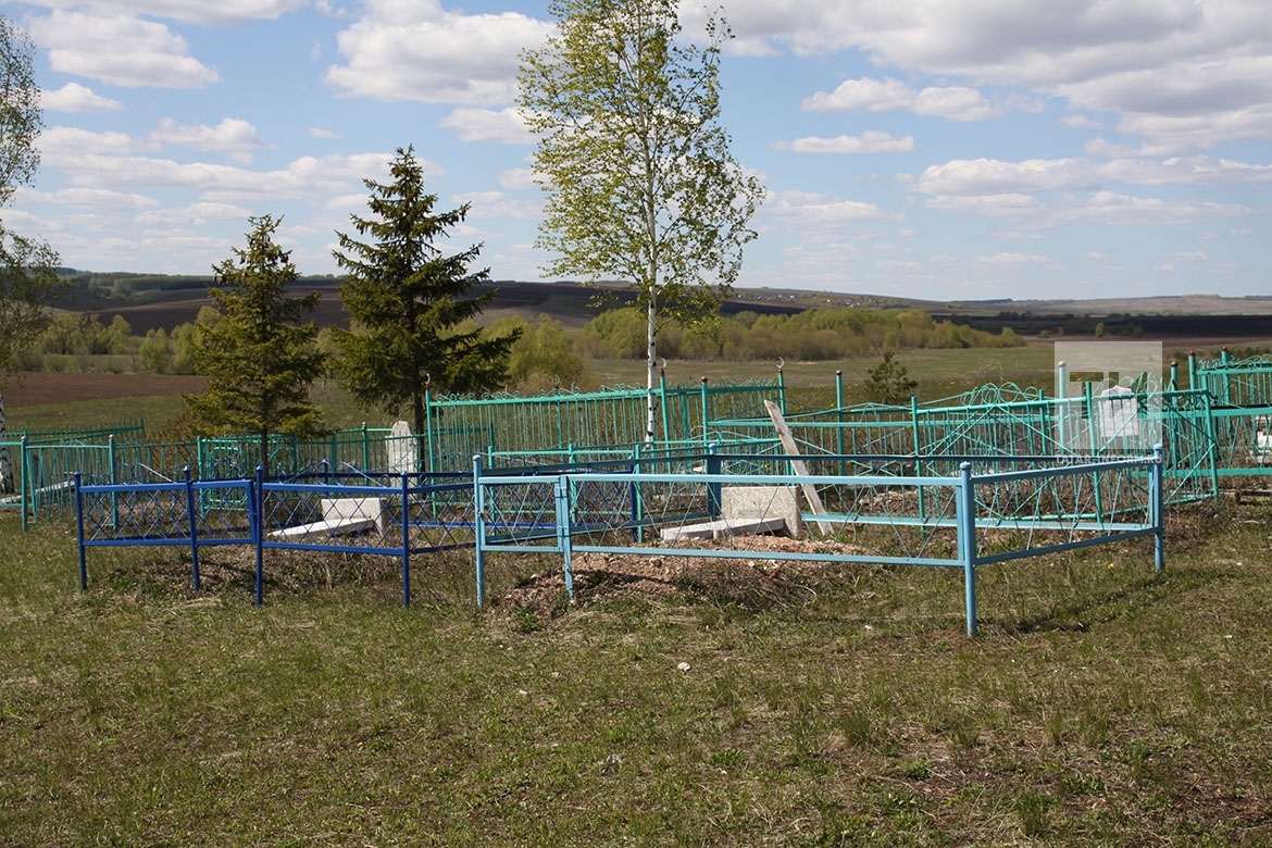 Вандализм на кладбище в селе Васюково