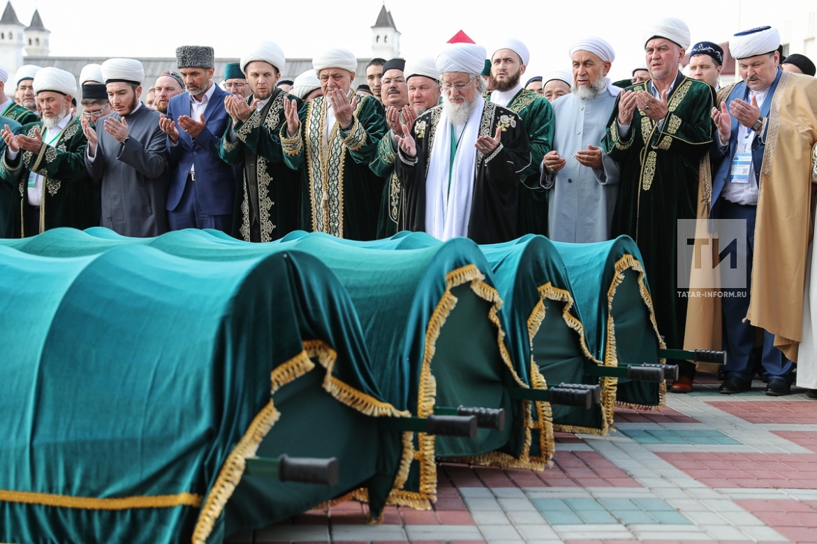 Церемония перезахоронения казанских ханов Махмуда и Мухаммед-Эмина