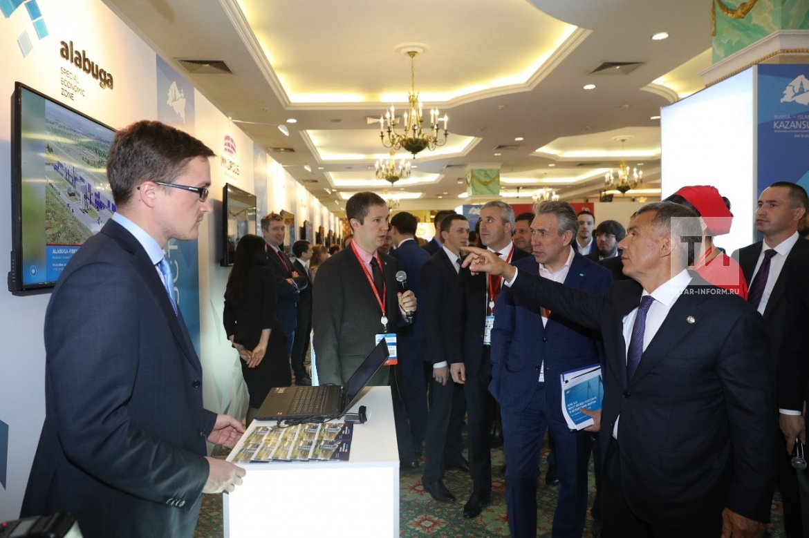 Осмотр «INVEST EXPO» Рустамом Миннихановым, в рамках Kazan Summit 2017