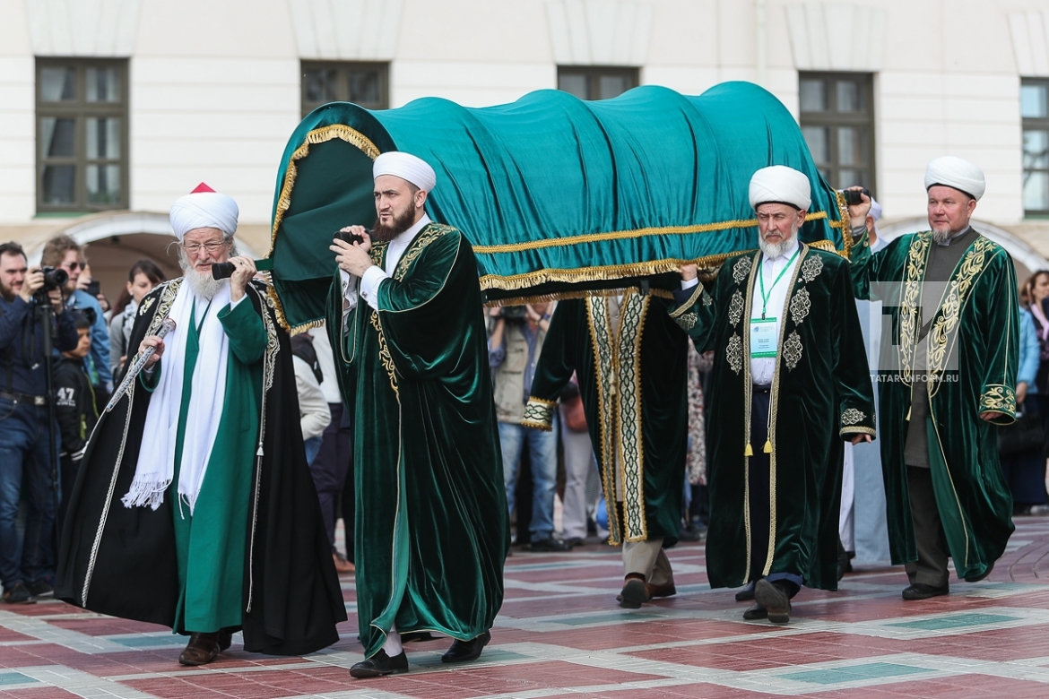 Церемония перезахоронения казанских ханов Махмуда и Мухаммед-Эмина
