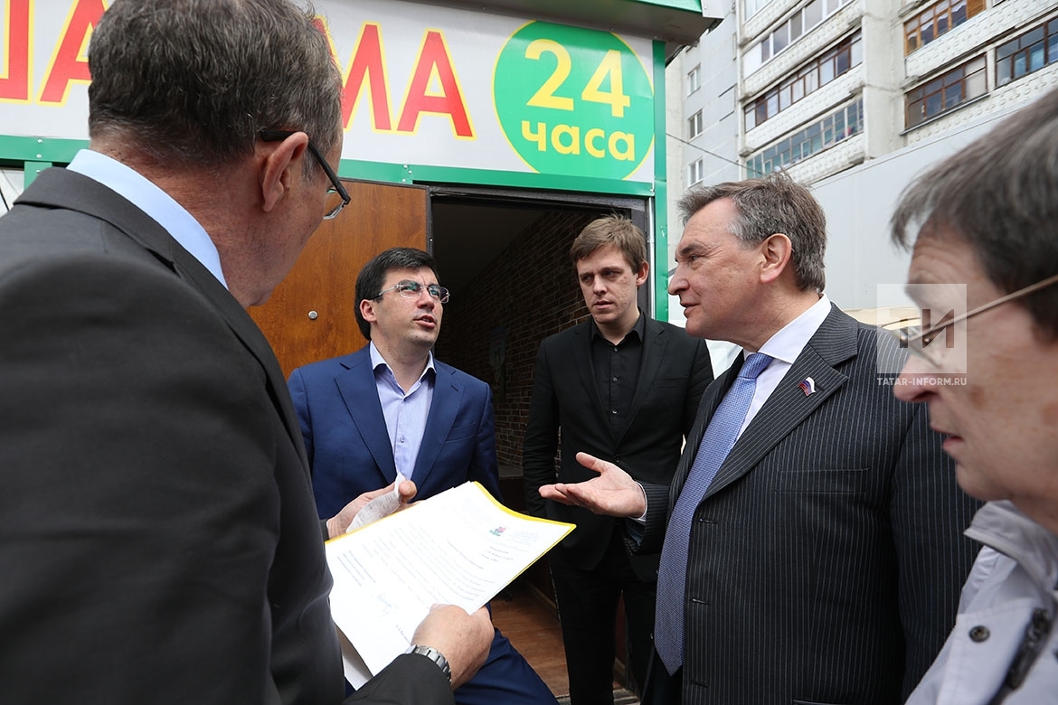 Встреча депутата Госдумы РФ Равиля Хуснулина с жильцами дома и представителями исполкома