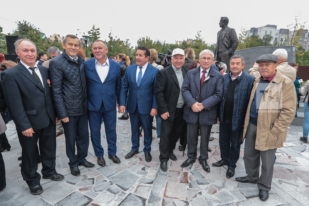 Открытие памятника татарскому поэту Хади Такташу