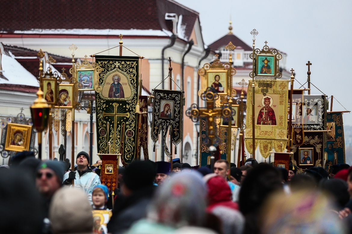 Крестный ход в праздник Казанской иконы Божией Матери в Казани