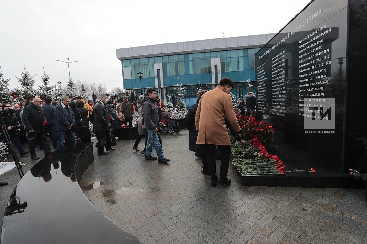 Траурный митинг, посвященной памяти жертв авиакатастрофы самолета Боинг-737 в аэропорту «Казань». 