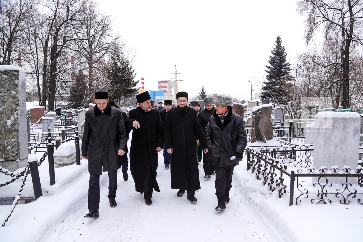 Муфтий РТ почтил память Ш. Марджани на Ново - татарском кладбище