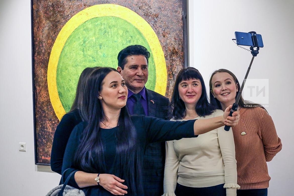 В художественной галерее «Хазинэ» открылась выставка Альфрида Шаймарданова «Наше все…»